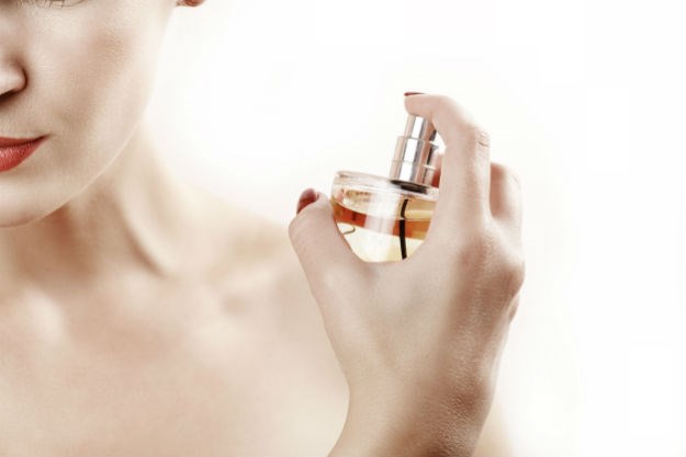 Briljantni trik za testiranje parfema u trgovini
