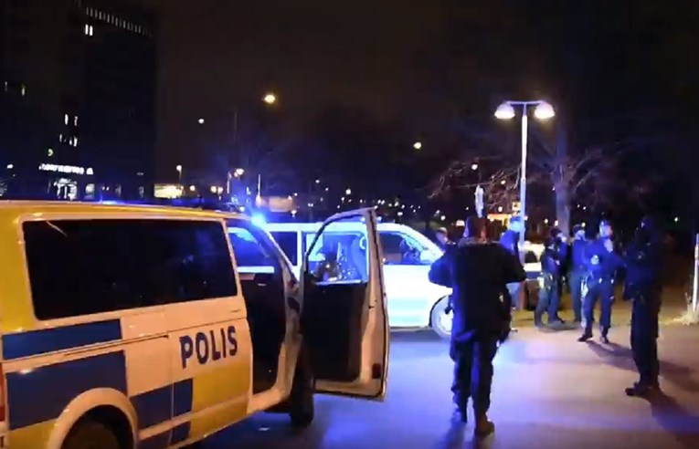 Eksplozija kraj policijske stanice u Švedskoj, netko je bacio bombu