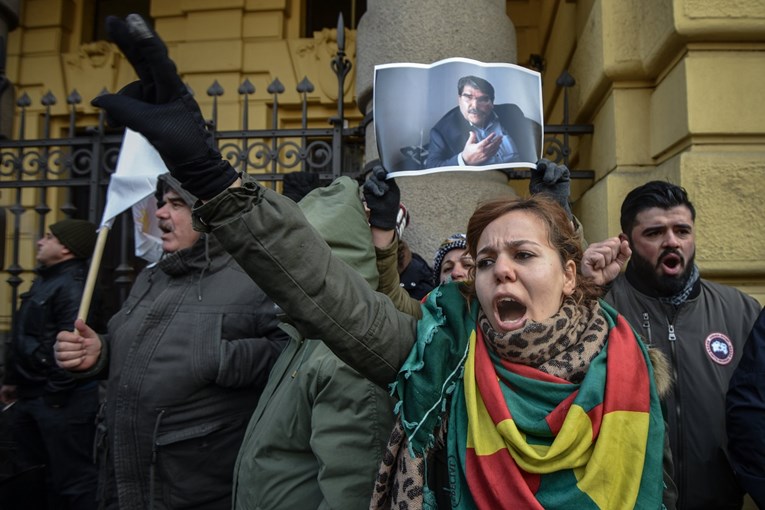 Češki sud oslobodio vođu sirijskih Kurda unatoč turskom zahtjevu za izručenje