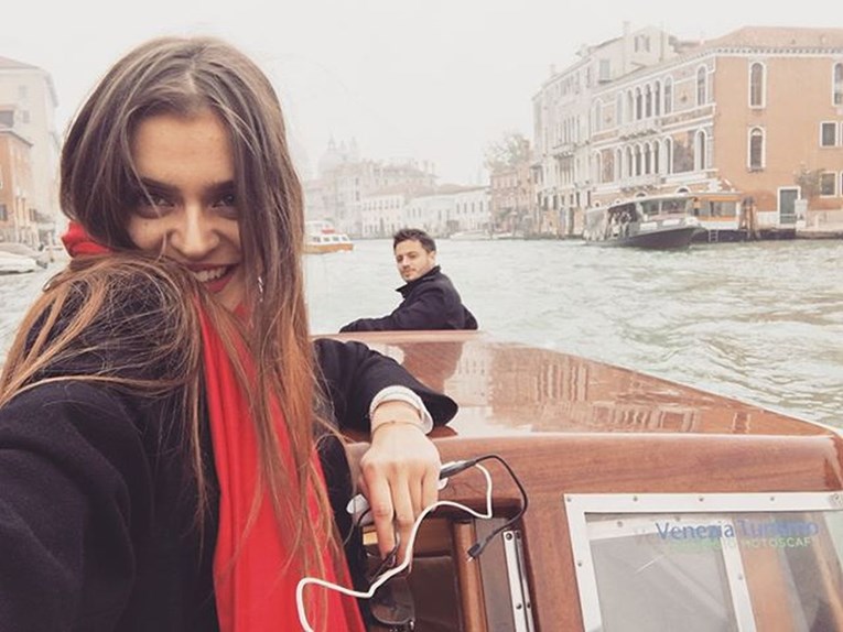 VIDEO Najzgodniji natjecatelj X Factora Adria uhvaćen u Veneciji s lijepom manekenkom