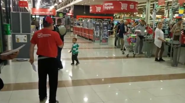 VIDEO Radnička fronta s megafonom upala u zagrebački Konzum i izvela prosvjed podrške radnicima