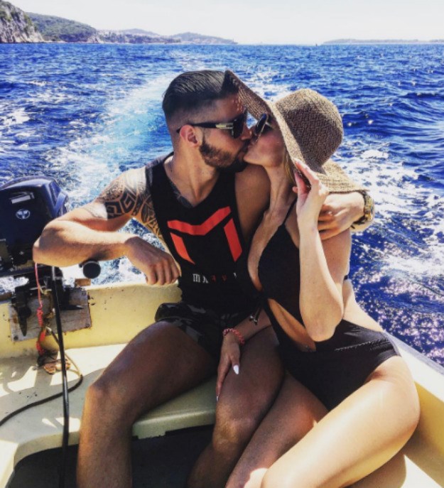 FOTO Jeste li vidjeli ovaj par? Cijeli Hvar ih traži zbog krađe brodice