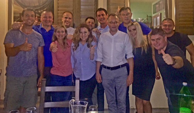 FOTO Hasanbegović nije u stožeru HDZ-a, slavi u društvu Velimira Bujanca