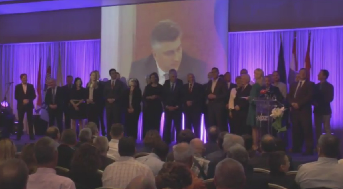 VIDEO Na skupu HDZ-a puštali snimku razrješenja MOST-ovih ministara, publika u transu
