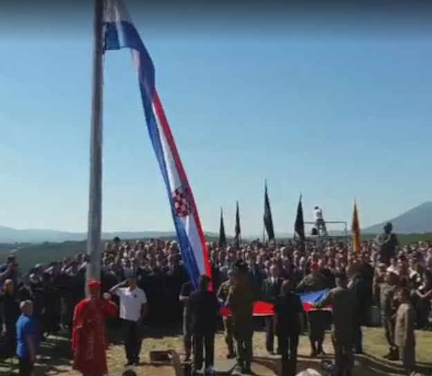 VIDEO Pogledajte podizanje zastave i prelet MiG-ova u Kninu