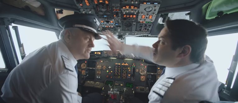 VIDEO Avion pada, putnici vrište: Vučić objavio prvi predizborni spot