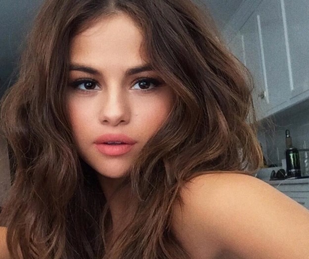 Selena Gomez otkrila da kosu pere zaista rijetko: Je li to tajna njezinih predivnih uvojaka?