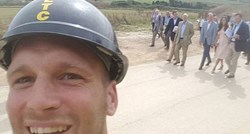 Vragolasti radnik postao hit kad je uspio opaliti selfie s Kate i Williamom usred njihova posjeta gradilištu