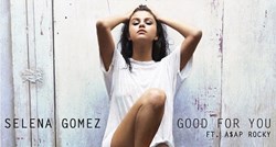Selena Gomez najavila novi singl sexy fotkom u muškoj majici