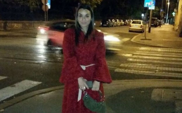 Prelijepa Sementa Rajhard u kaputiću koji plijeni poglede