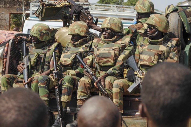 Poraženi predsjednik Gambije ipak će odstupiti, je li rat izbjegnut?