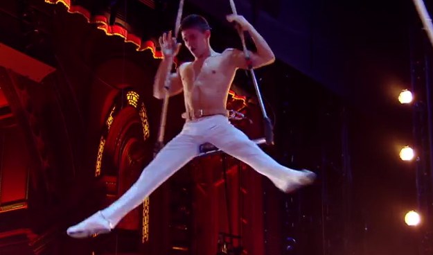 Dečko ima vještine: Sexy akrobat oduševio publiku showa "Britain’s Got Talent"