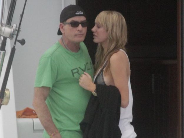 Bivša zaručnica tuži Sheena: Tukao me, tjerao na pobačaj i skrivao da je HIV pozitivan