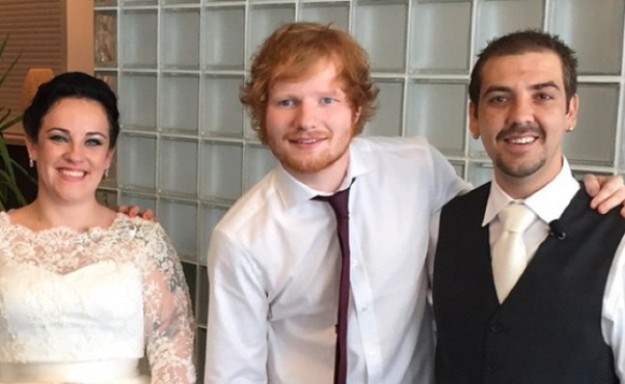 Zato ga volimo: Ed Sheeran mladencima upao na vjenčanje i otpjevao pjesmu za prvi ples