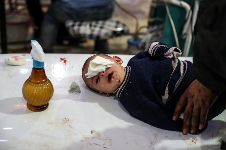 U napadima vladinih i ruskih snaga u Siriji ubijeno najmanje 57 civila, među njima 19 djece