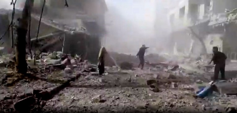 Gotovo 100 mrtvih u novim zračnim napadima u Siriji, među njima 20 djece