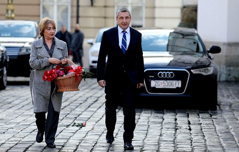 HNS-ov ministar o ženi koja je nosila košaru cvijeća za njim: "I ona je dobila jedan cvijet"