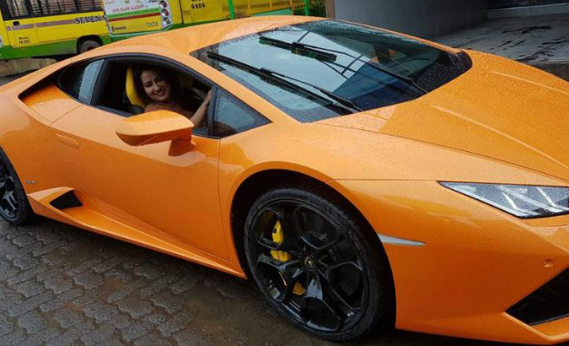 Indijski političar kupio ženi Lamborghini, a ona ga odmah razbila