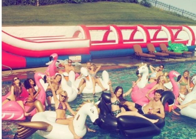 Kraljica kućnih zabava: Taylor Swift priredila nezaboravni tulum za Dan nezavisnosti