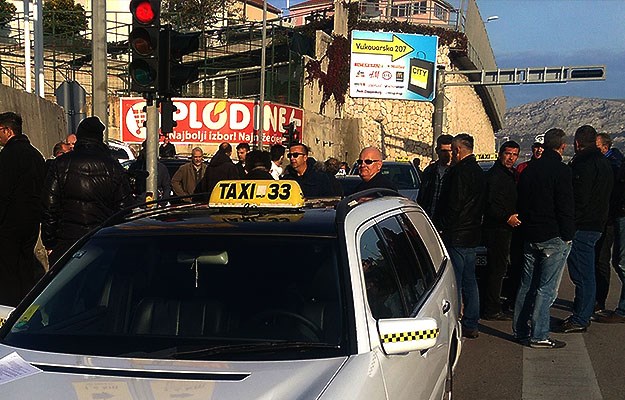 VIDEO Baldasar nasilnim taksistima pomogao blokirati Cammeovce koje je čuvala interventna