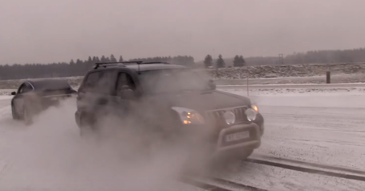 VIDEO Tesla vs Toyota: Igra potezanja užeta s terencima