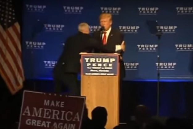 VIDEO Agenti Tajne službe odvukli Trumpa s pozornice usred predizbornog skupa