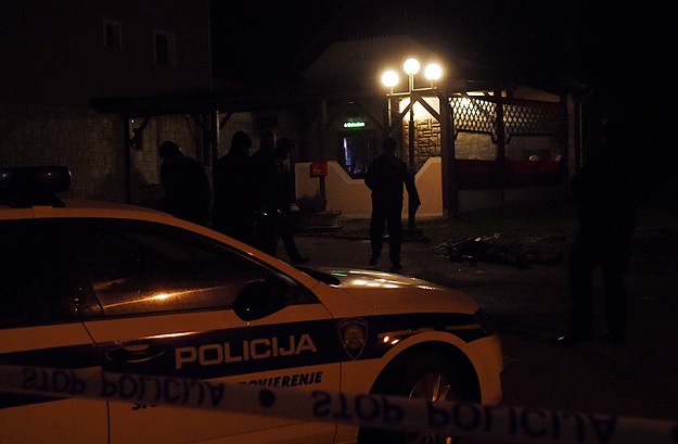 U masovnoj tučnjavi ispred kafića kod Karlovca ubijen 50-godišnjak