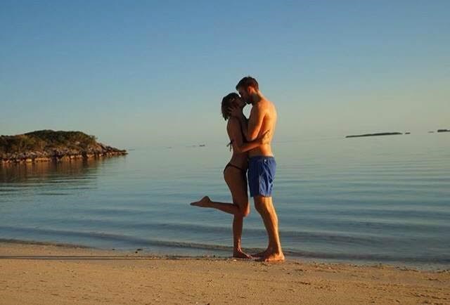 Golišave fotke i vrući poljupci: Calvin i Taylor uživaju na egzotičnom otočju