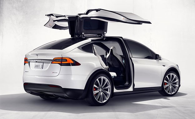 Tesla Model X je "kvarljiva i opasna za voziti"