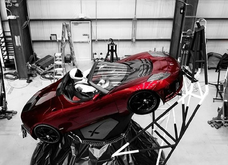 Elon Musk danas u svemir šalje Teslu Roadster