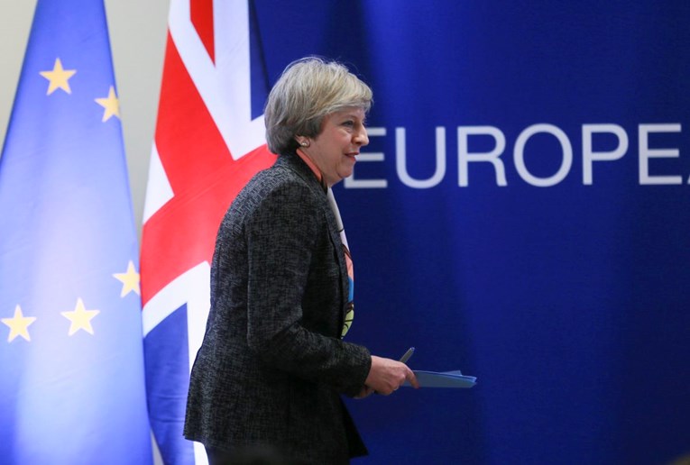 May obećala kako će biti "prokleto teška žena" u pregovorima s EU oko Brexita