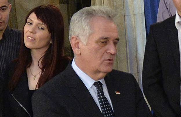 Srpski predsjednik zbog prolivene kave u avionu morao otkazati put u Vatikan