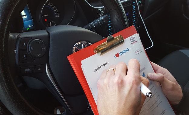 Toyota educira vlasnike hibridnih vozila