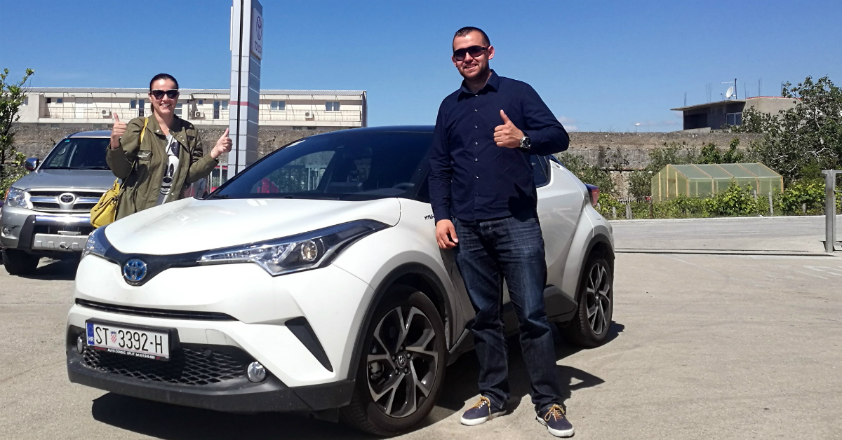 Toyota vlasnicima hibrida poklanja trening hibridne vožnje