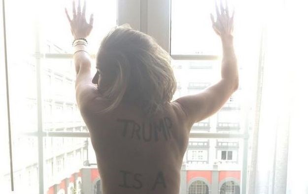 FOTO Atraktivna komičarka golom guzom Trumpu spustila kao nitko: "Ti si običan šupak"