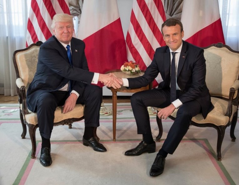 VIDEO Trump na summitu gurnuo premijera Crne Gore,  a Macron ga ponizio pri rukovanju