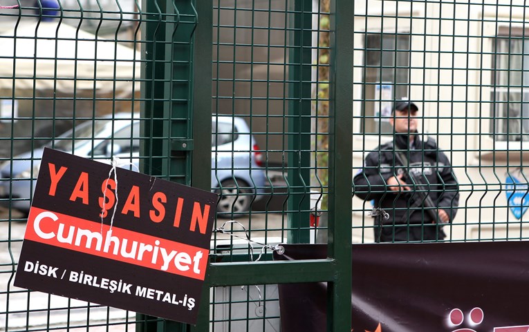 Turska nastavlja obračun s medijima, uhitila direktora Cumhuriyeta