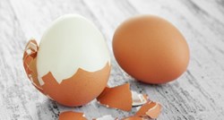 Kako oljuštiti tvrdo kuhana jaja za 20 sekundi - bez doticanja