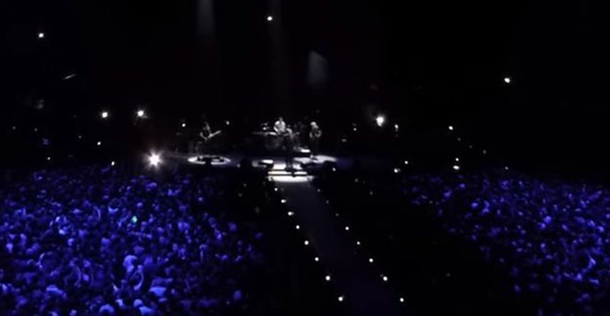 U2 u Parizu održao prvi koncert nakon terorističkih napada: "Noćas smo svi Parižani"