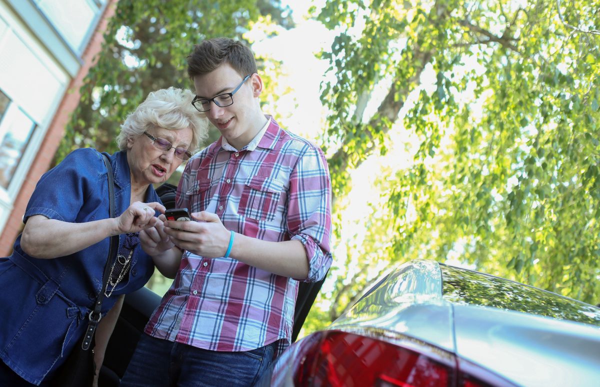 Napravi selfie s bakom i osvoji besplatnu vožnju Uberom