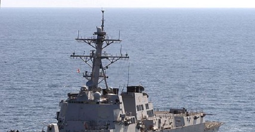 Američki ratni brod napadnut raketama s obale Jemena