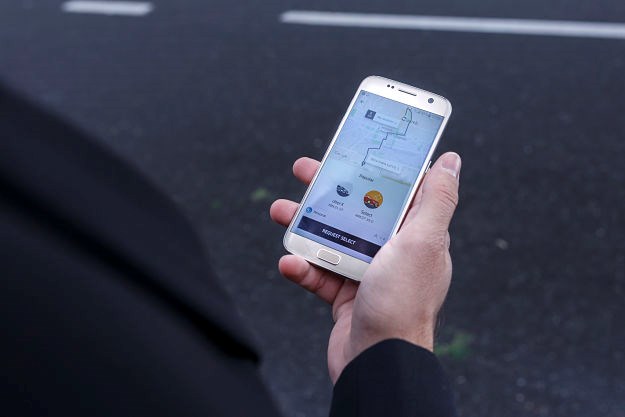 Uber korisnike savjetuje kako izbjeći gužve i skupu vožnju na Novu godinu, evo kako do jeftinije tarife