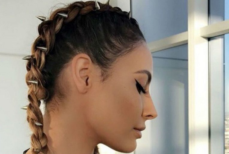 Ovog proljeća u kosi se nose "opasni" ukrasi