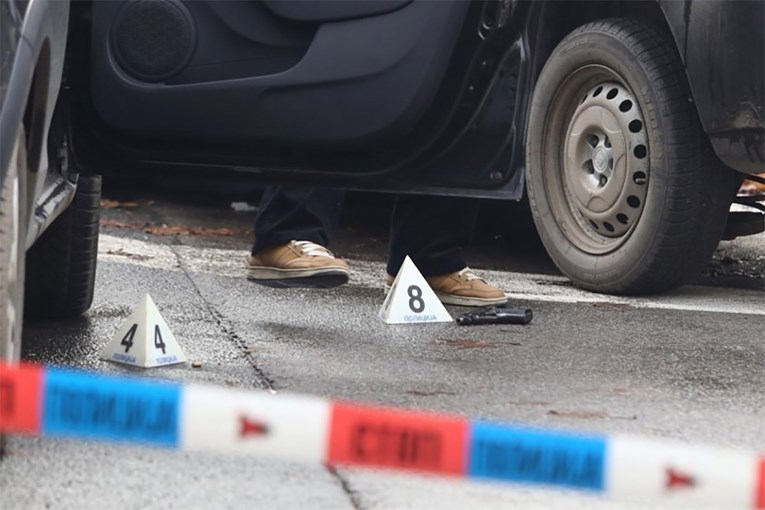 Vozio se po Beogradu sa suprugom pa je upucao, a onda ispalio metak sebi u glavu