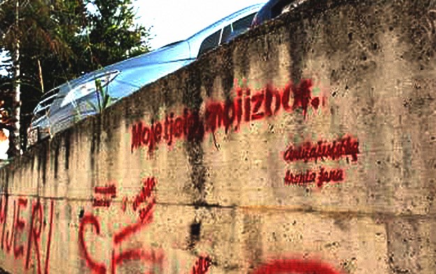 Šibenski antifašisti na zidu pred bolnicom moliteljima ostavili poruku
