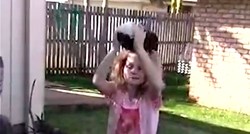 VIDEO Djevojčica s autizmom ima posebnu vezu s kokošima