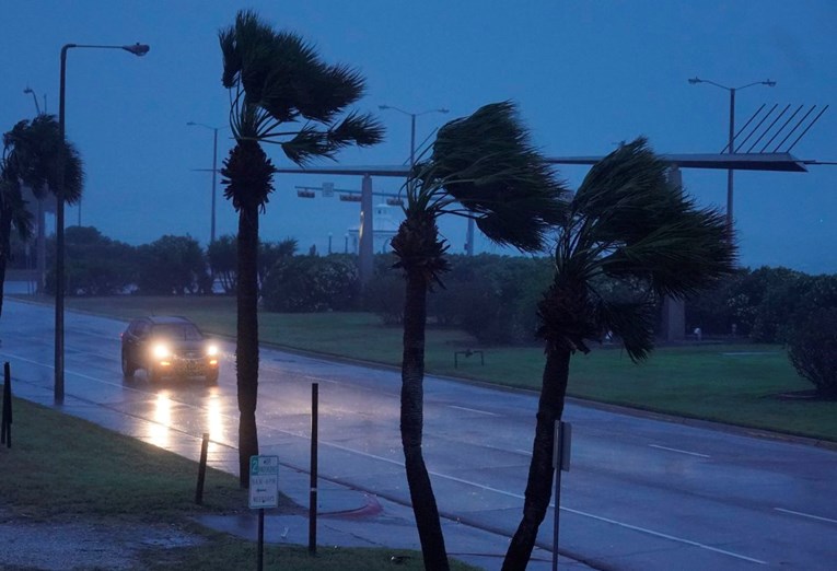 VIDEO Uragan Harvey usporio, ali i dalje hara Teksasom
