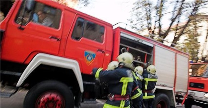 Požar u zagrebačkom Muzeju automobila