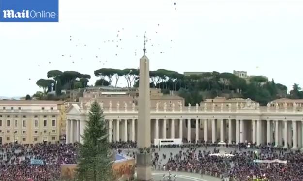 Baloni zamijenili golubice kao vatikanski simbol mira