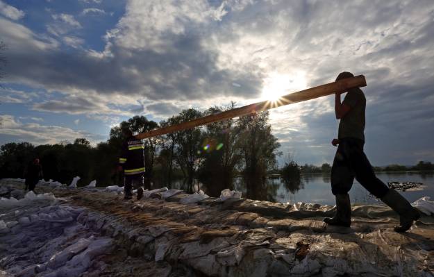 Šumski požar u Brelima stavljen pod nadzor za sat vremena